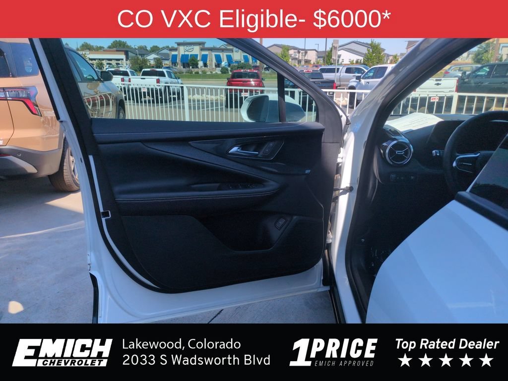 Used 2024 Summit White Chevrolet LT image 10
