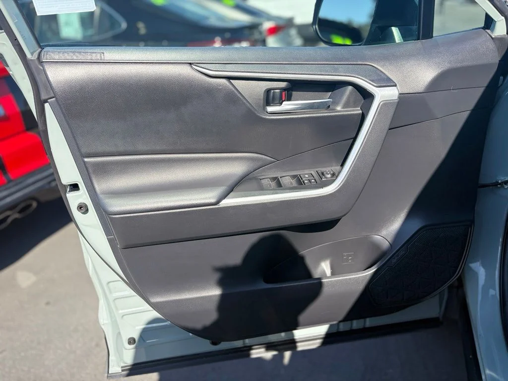 Used 2023  Toyota XLE image 23