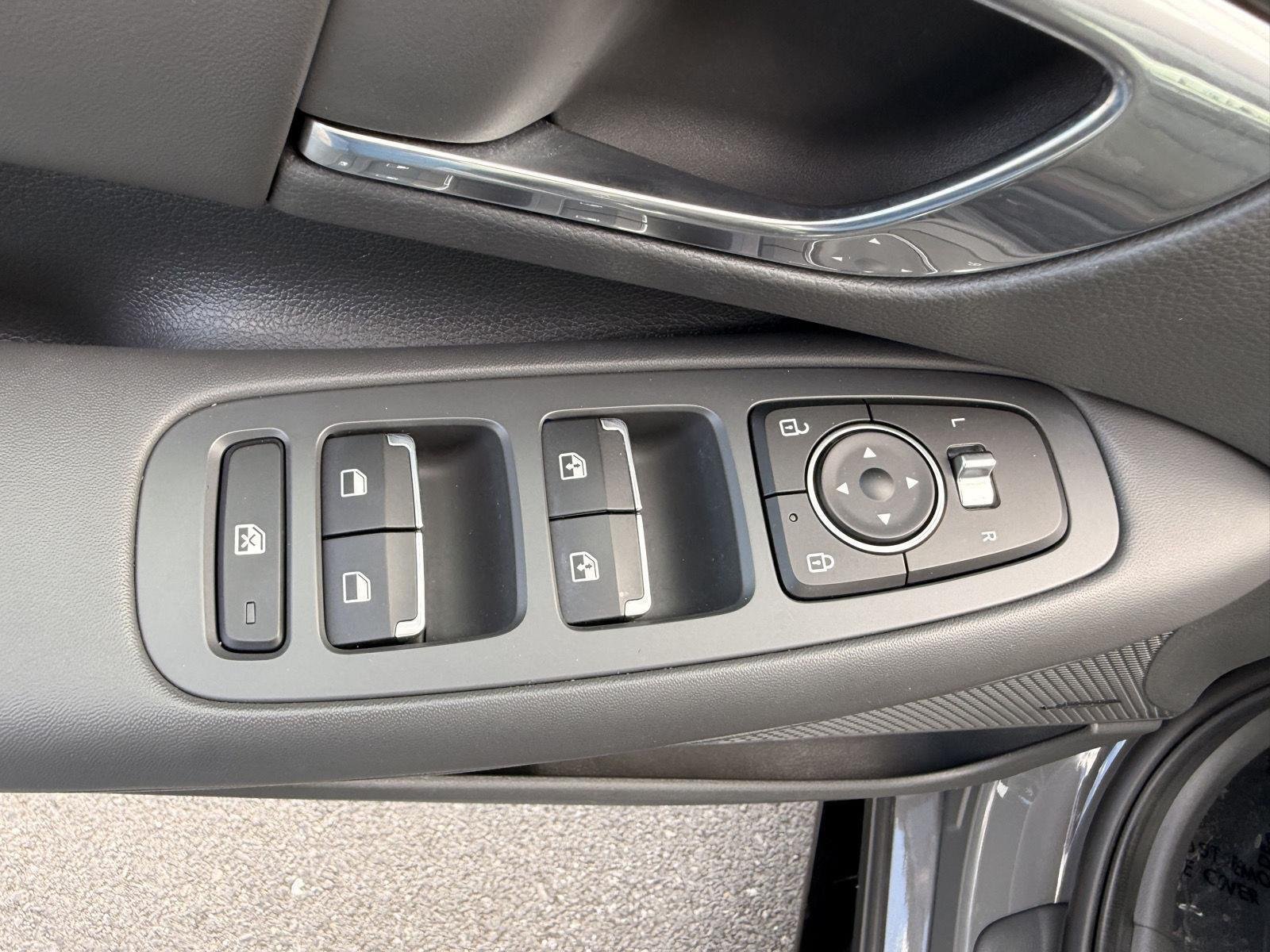 Used 2023 Hampton Gray Hyundai SEL Plus image 13