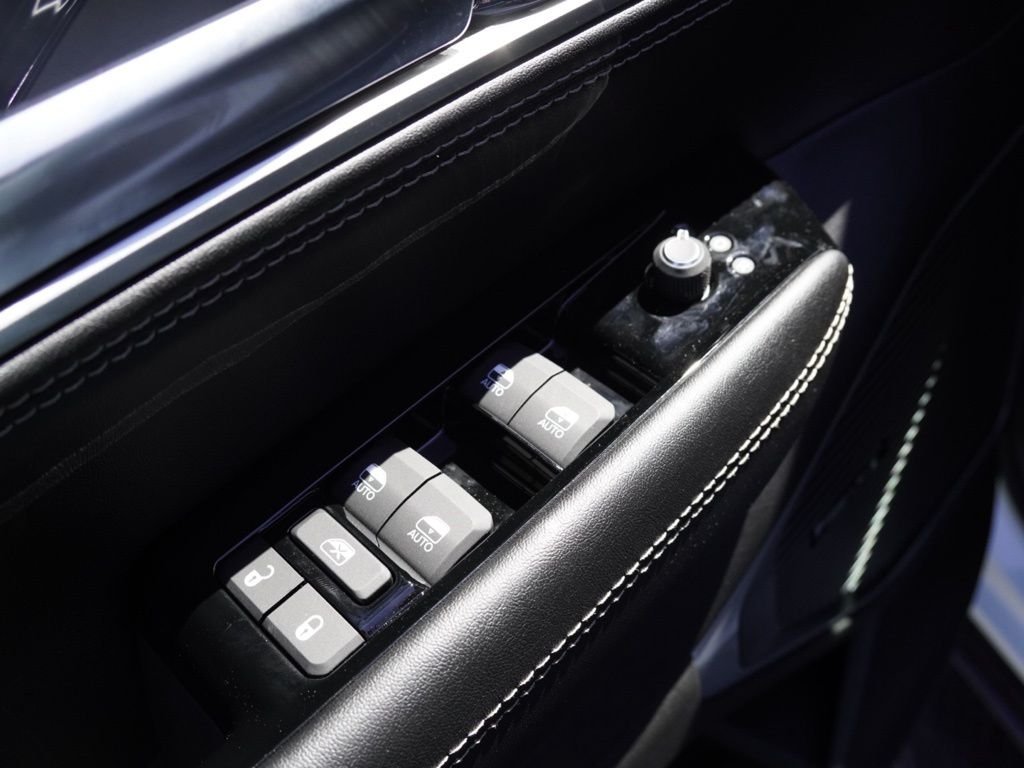 New 2026 Bright White Clear-Coat Exterior Paint Jeep  image 11