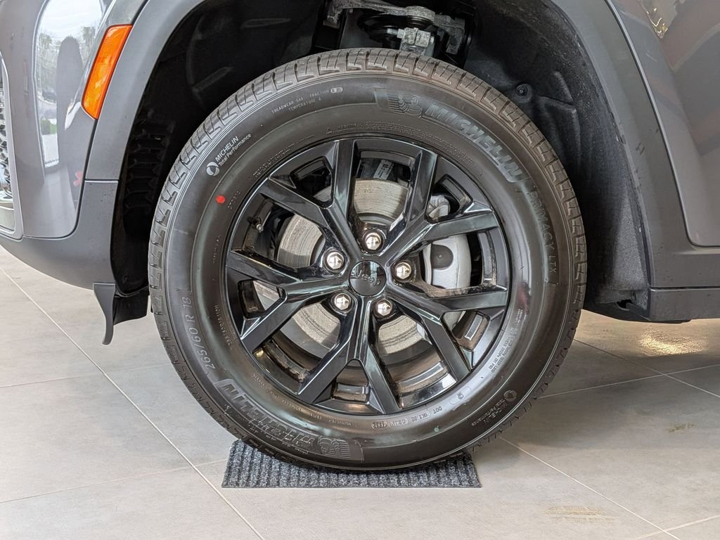 New 2026 Baltic Gray Metallic Clear-Coat Exterior Paint Jeep Altitude image 27