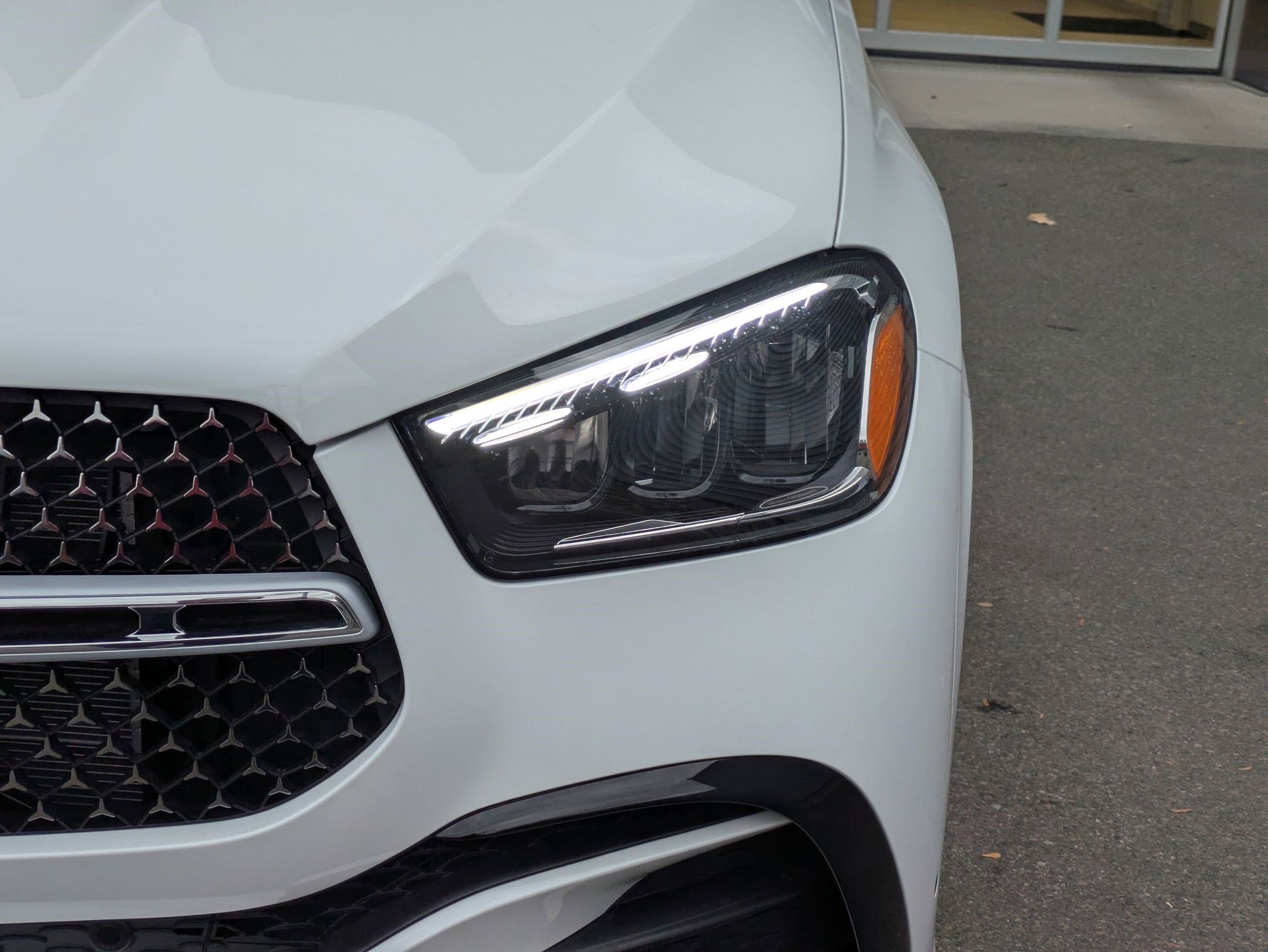 New 2026 MANUFAKTUR Moonlight White Metallic Mercedes-Benz GLE 450 image 10