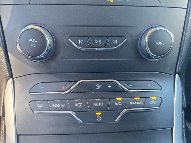 Used 2019 Gray Ford SEL image 15
