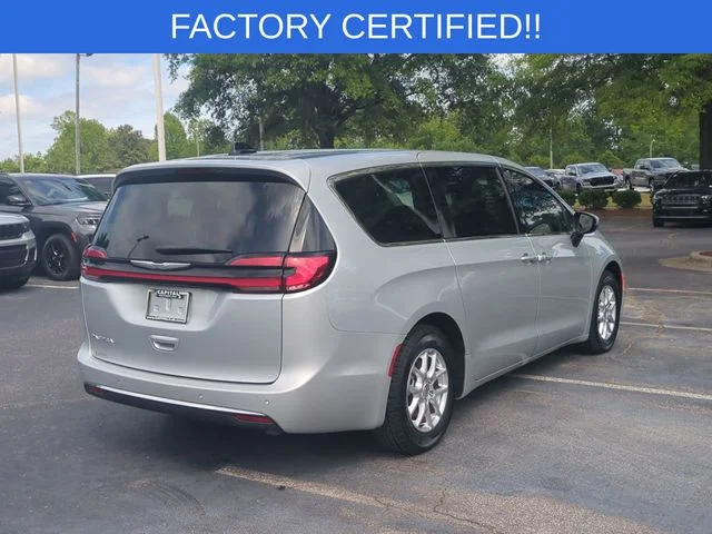 Used 2023 Silver Chrysler Touring L image 5