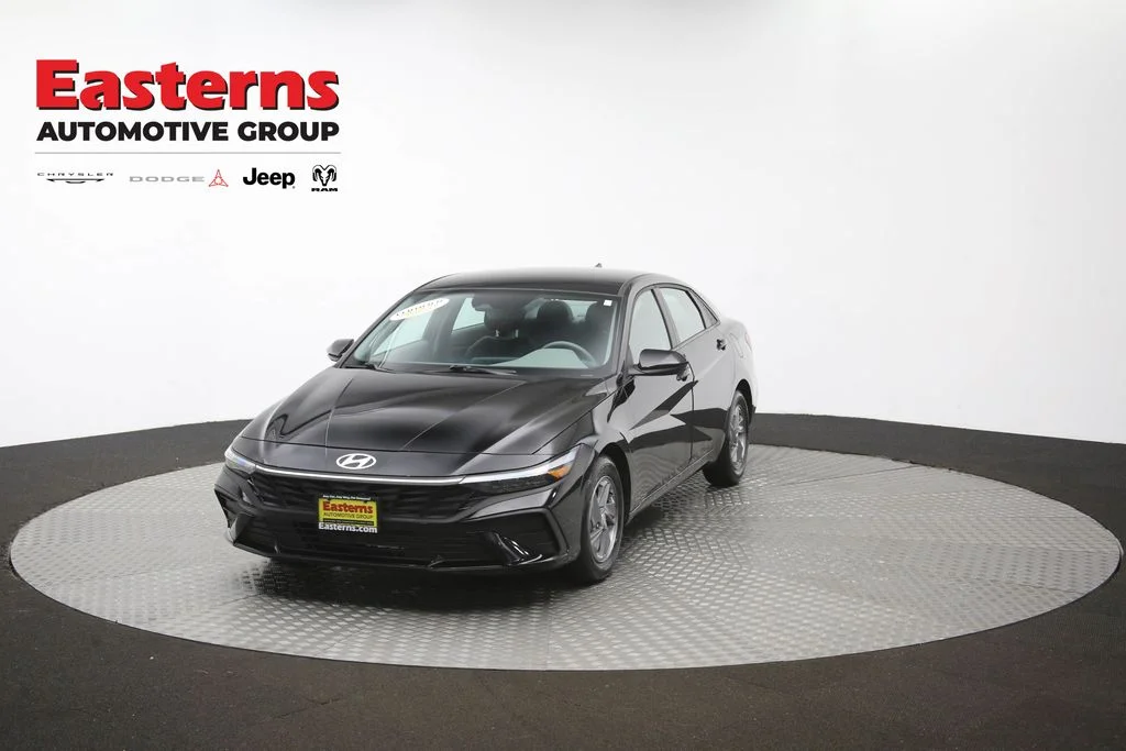 Used 2025 Black Hyundai SE image 51
