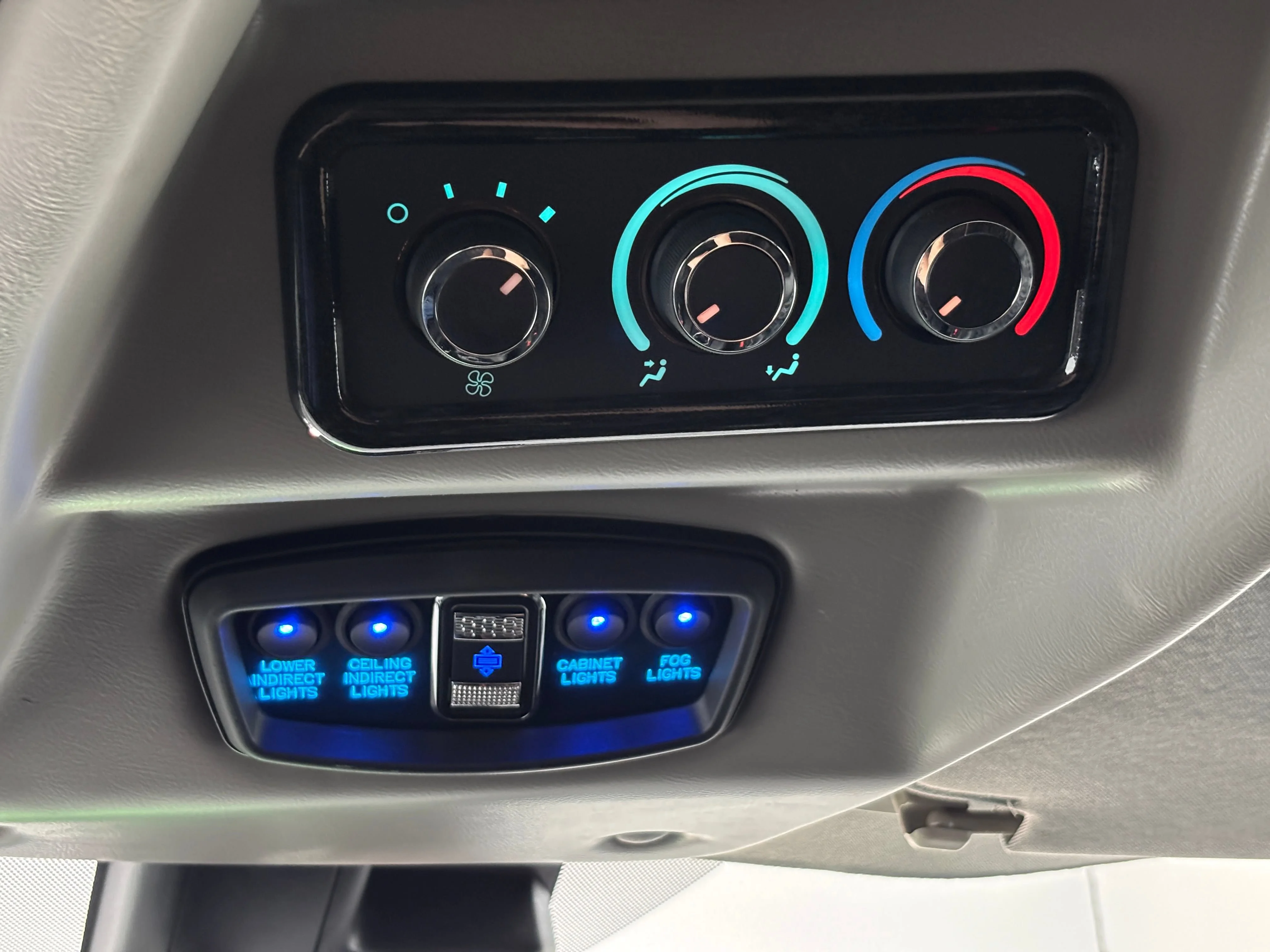 Used 2025 Onyx Black GMC Work Van image 32