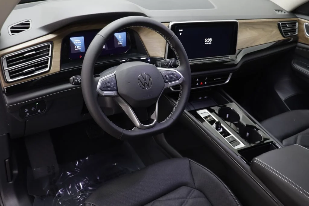New 2026 Green Volkswagen 2.0T SE w/Technology image 7