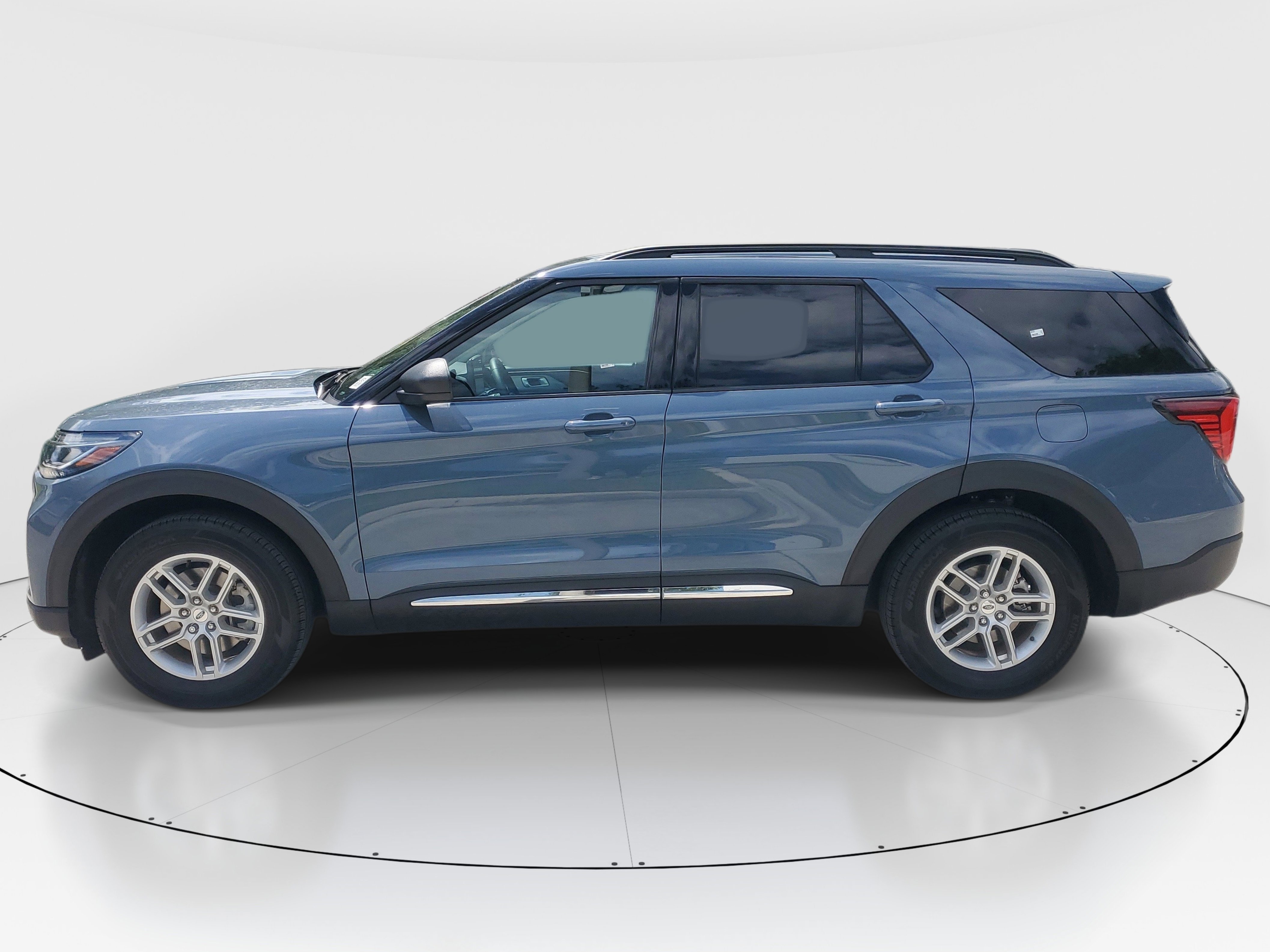 Used 2025 Vapor Blue Ford Active image 6