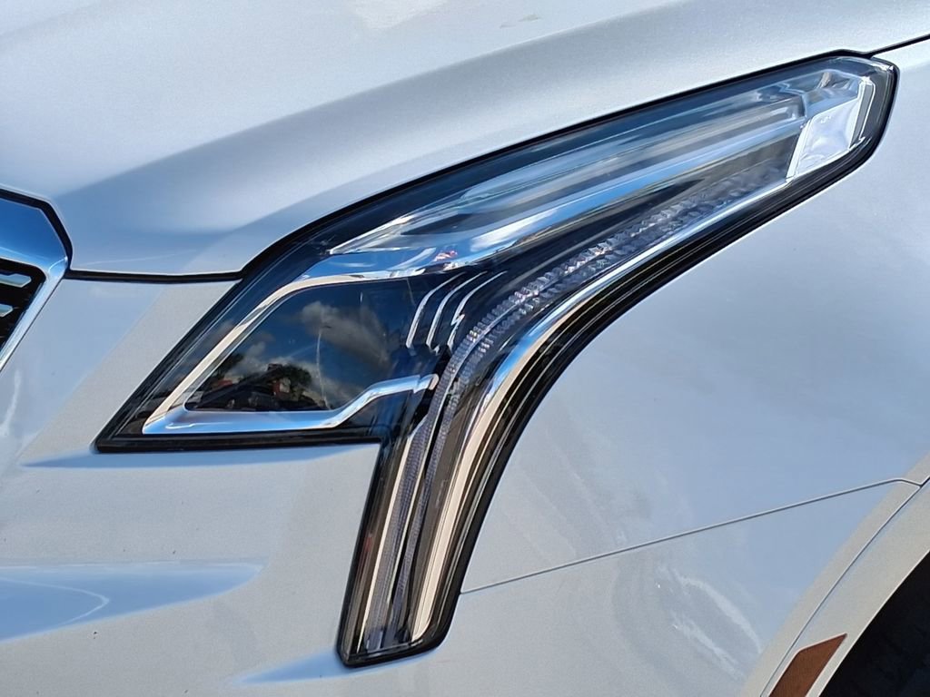 Used 2022 Crystal White Tricoat Cadillac Luxury image 7
