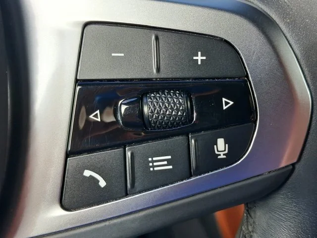 Used 2024 White BMW sDrive40i image 17