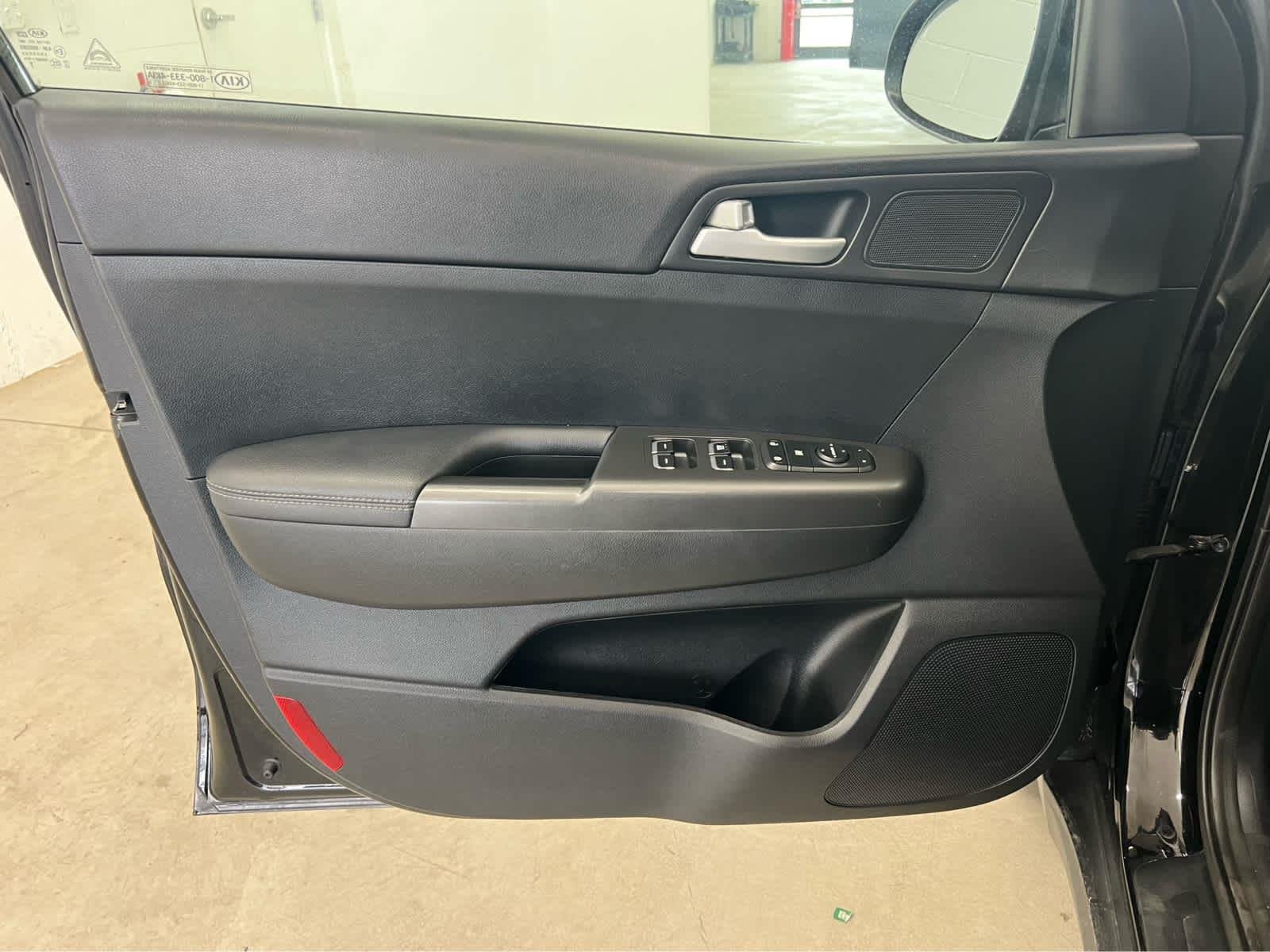 2022 Kia Sportage LX - Photo 11