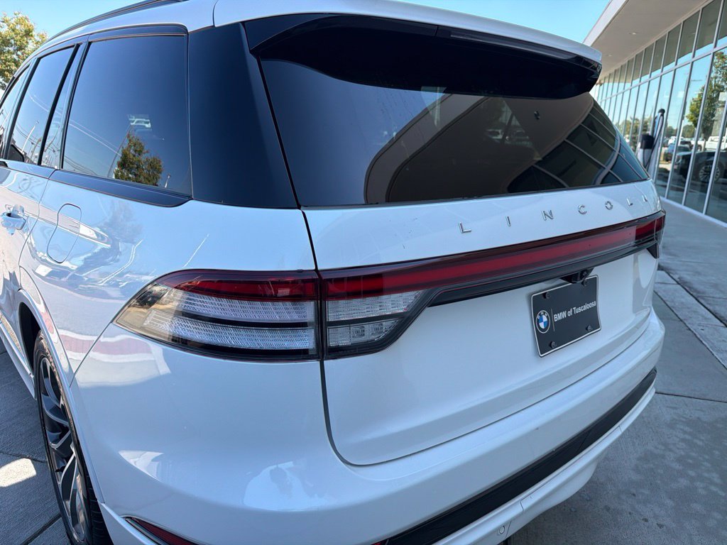 Used 2025 White Lincoln Premiere image 15