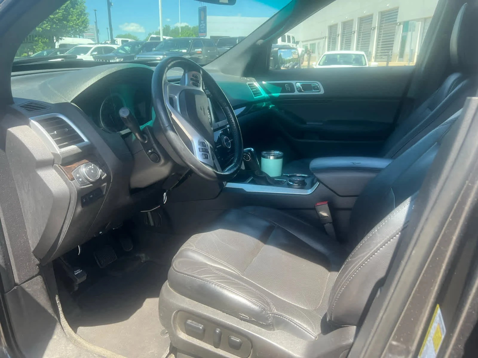 Used 2015 Magnetic Metallic Ford Limited image 9