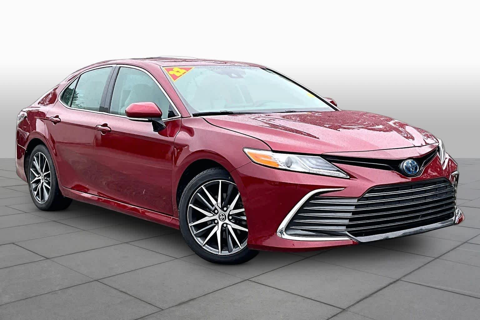 Used 2022 Ruby Flare Pearl Toyota Hybrid XLE image 3