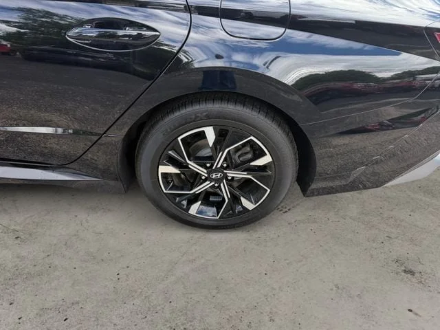 Used 2024 Onyx Black Hyundai SEL image 14