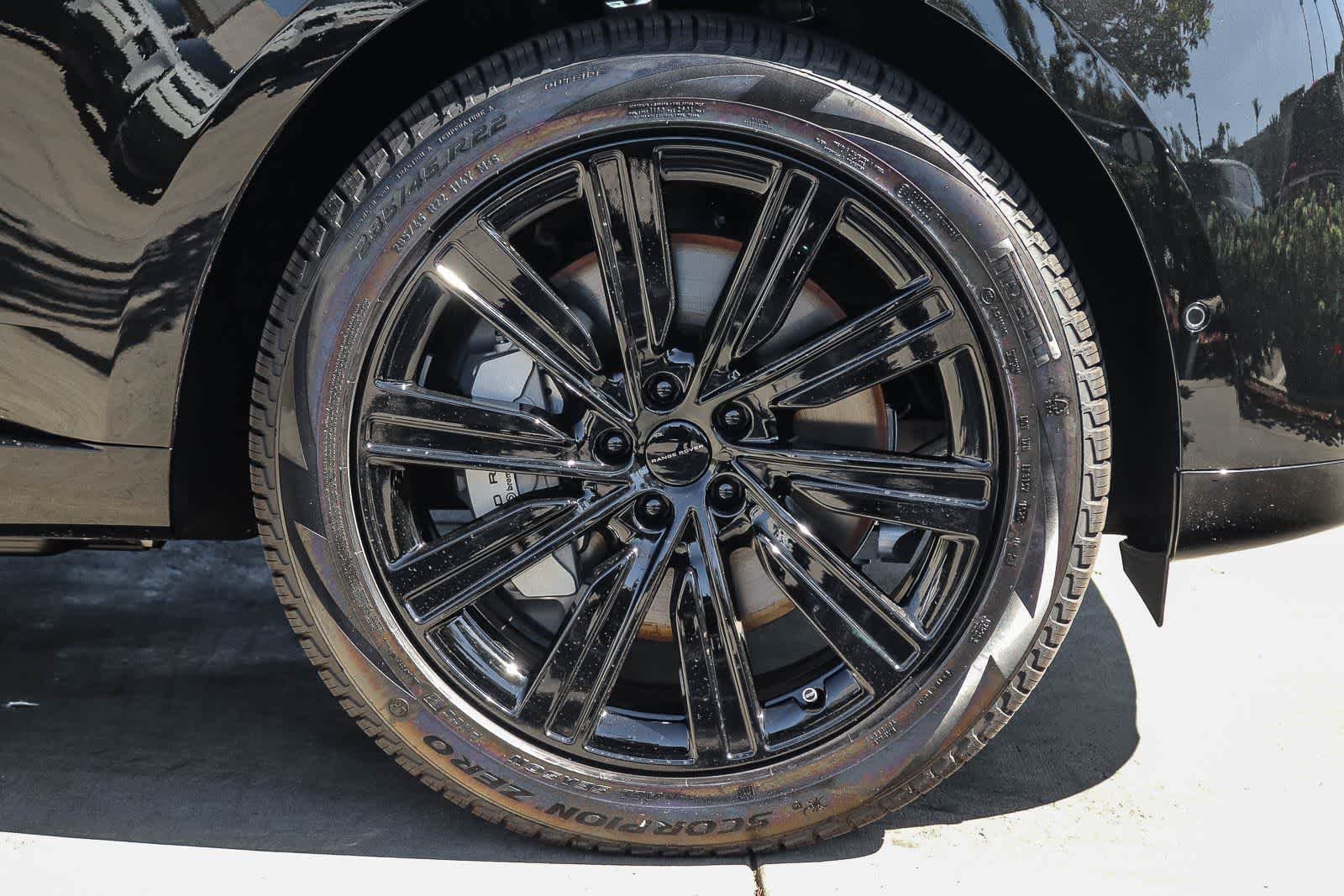 New 2026 Santorini Black Land Rover SE image 8