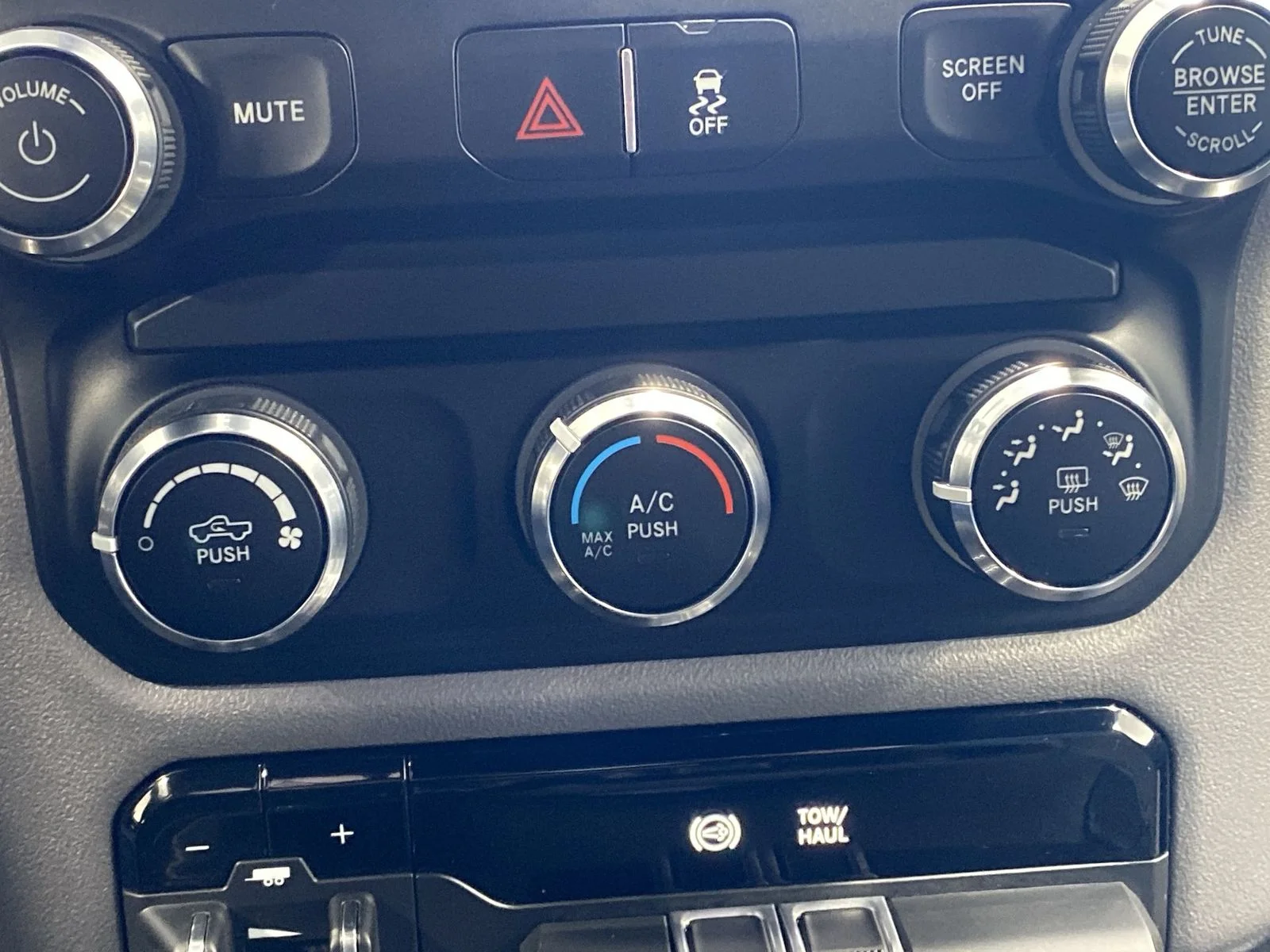 2024 RAM Ram 3500 Pickup Big Horn - Photo 18