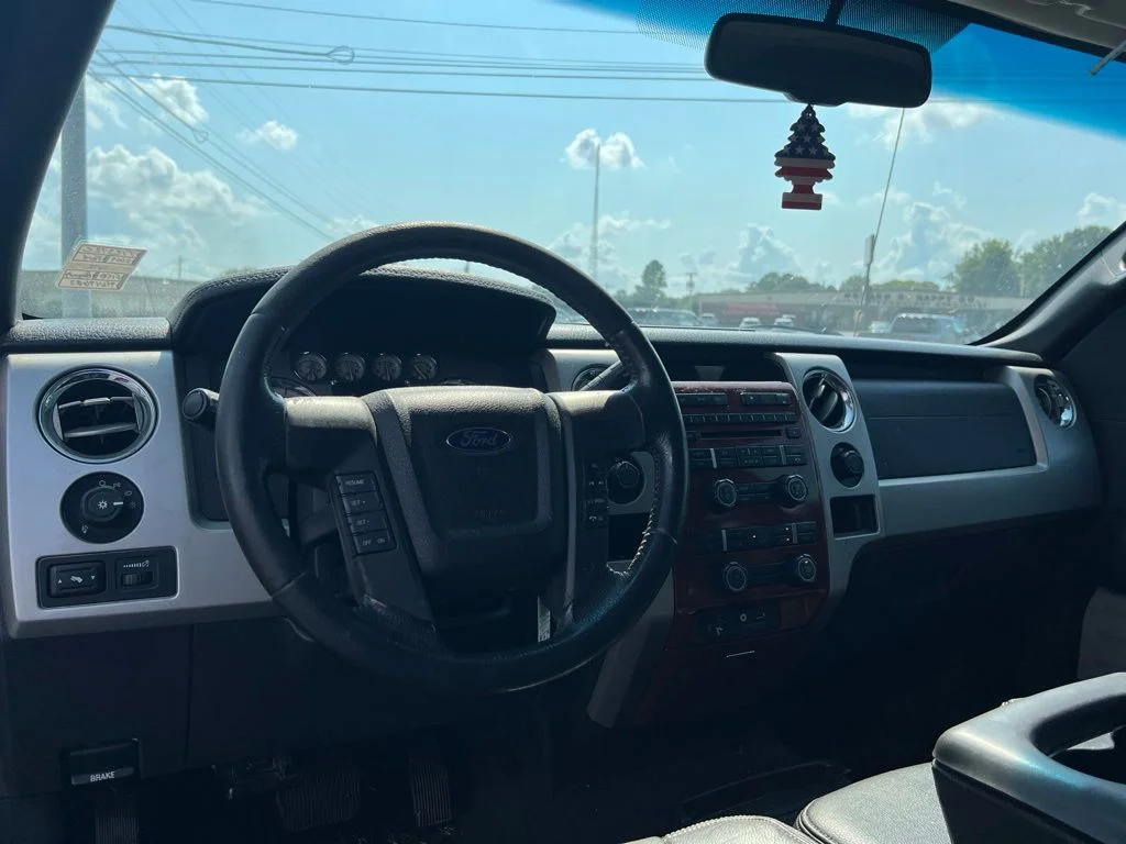 Used 2009 Razor Red Metallic / Tinted Clearcoat Ford Lariat image 8