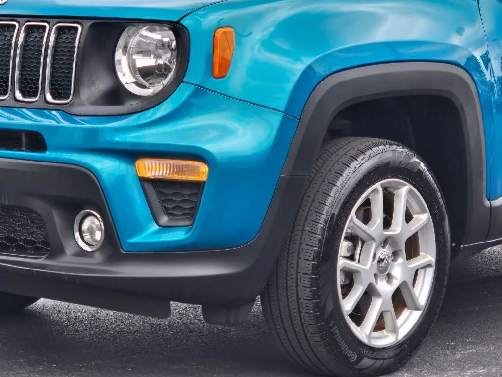 Used 2021 Teal Jeep Latitude image 2