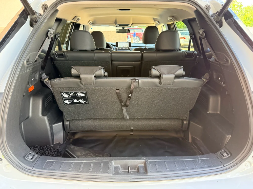 Used 2024 White Diamond Mitsubishi SEL image 27