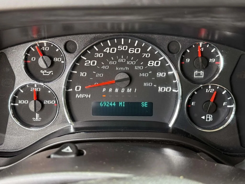 Used 2013 White Chevrolet Work Van image 21