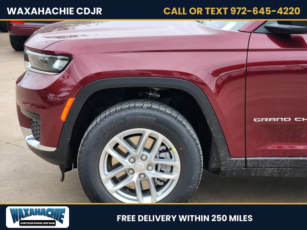 New 2026 Velvet Red Pearl-Coat Exterior Paint Jeep Laredo X image 7