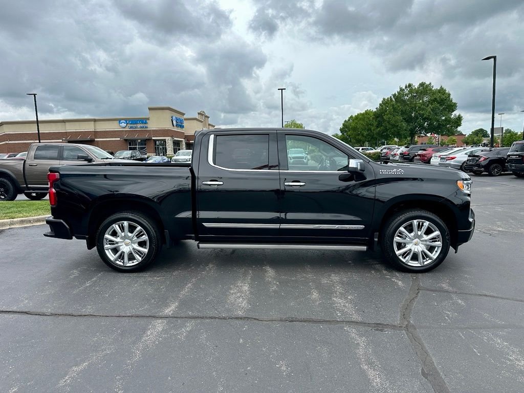 Used 2025 Black Chevrolet High Country image 2