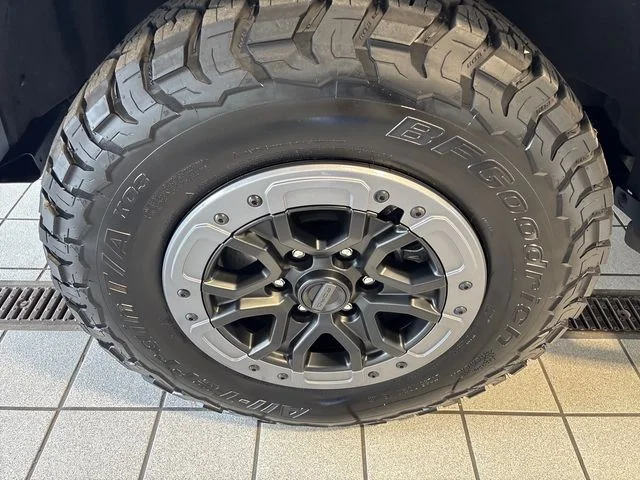 Used 2025 Gray Metallic Ford Raptor image 5