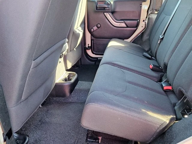 Used 2018  Jeep Unlimited Sport image 12