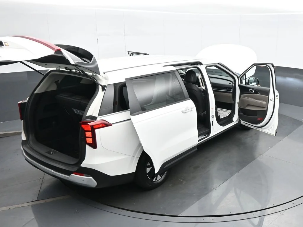 Used 2026 White Kia LXS image 41