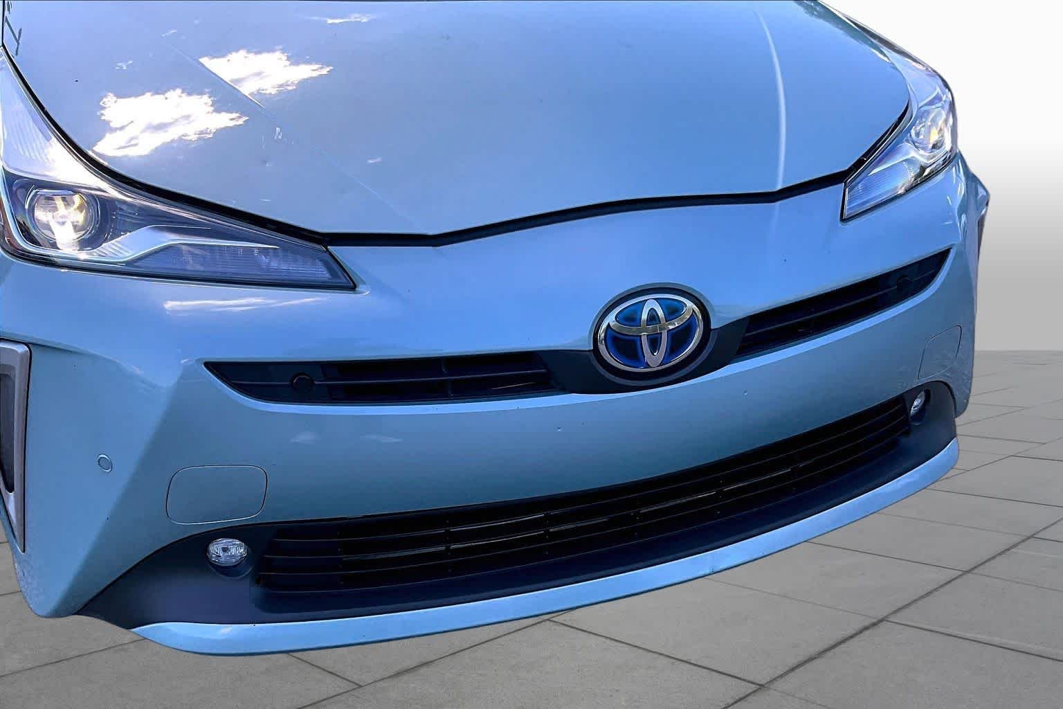 Used 2021 Sea Glass Pearl Toyota LE image 29