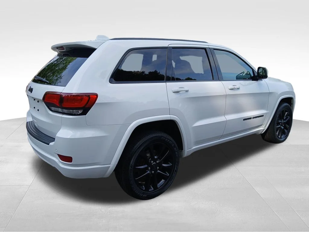 Used 2020 White Jeep Altitude image 12