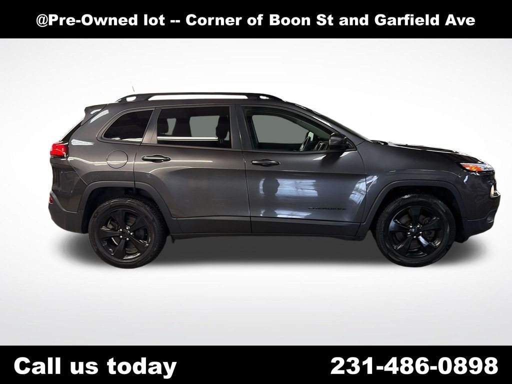 Used 2016 Gray Jeep Altitude image 6