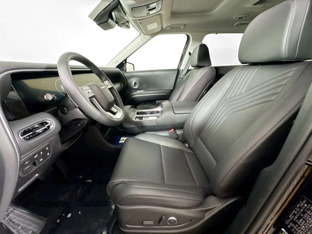 New 2026 Black Hyundai SEL Premium image 6