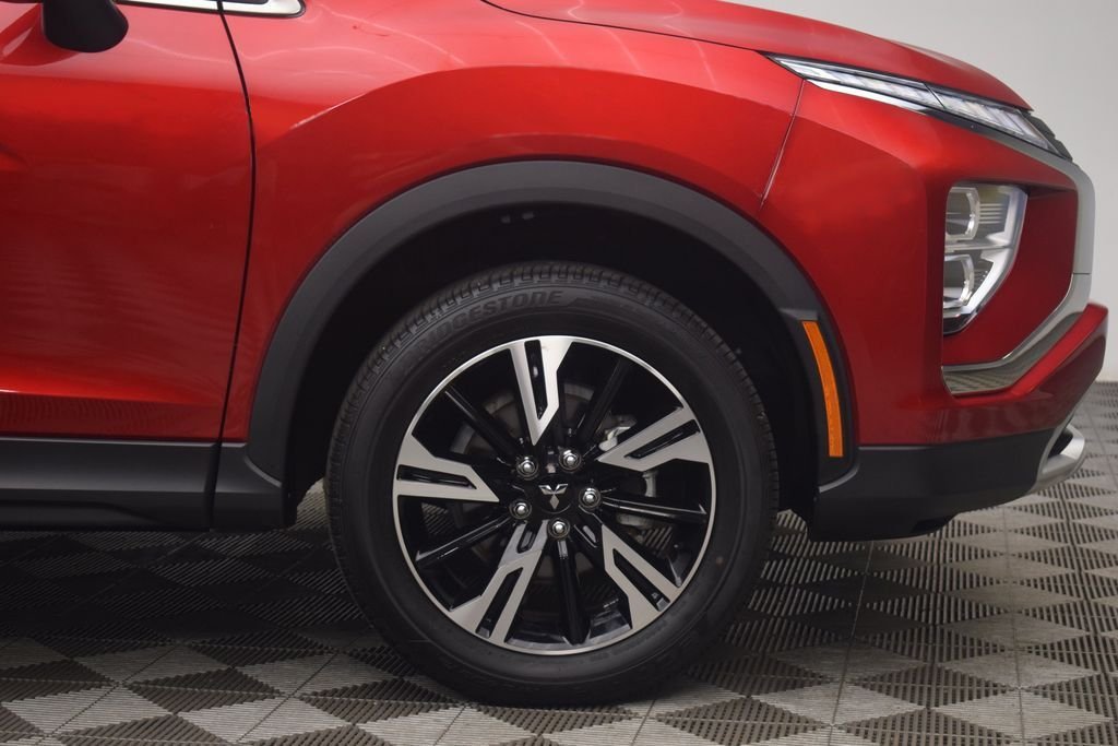 Used 2025 Red Mitsubishi SE image 27