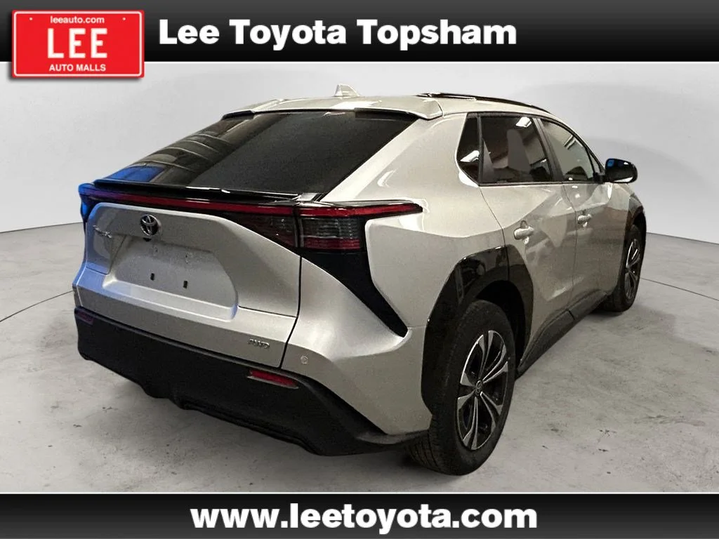 Used 2023 Silver Metallic Toyota XLE image 5