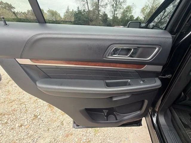 Used 2017 Black Ford Platinum image 13
