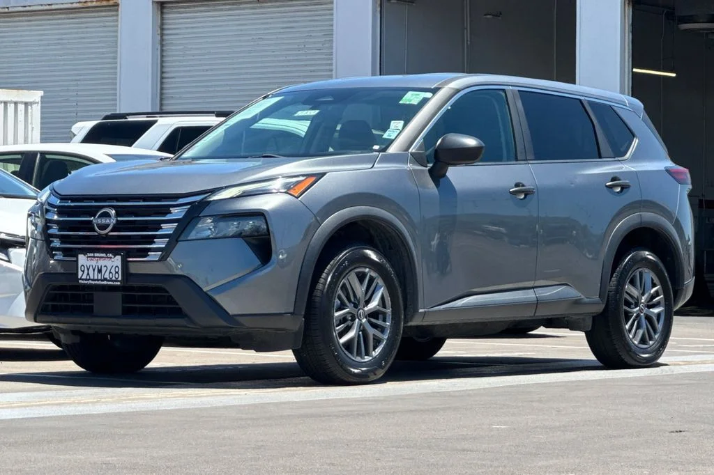 Used 2024 Gray Nissan S image 8