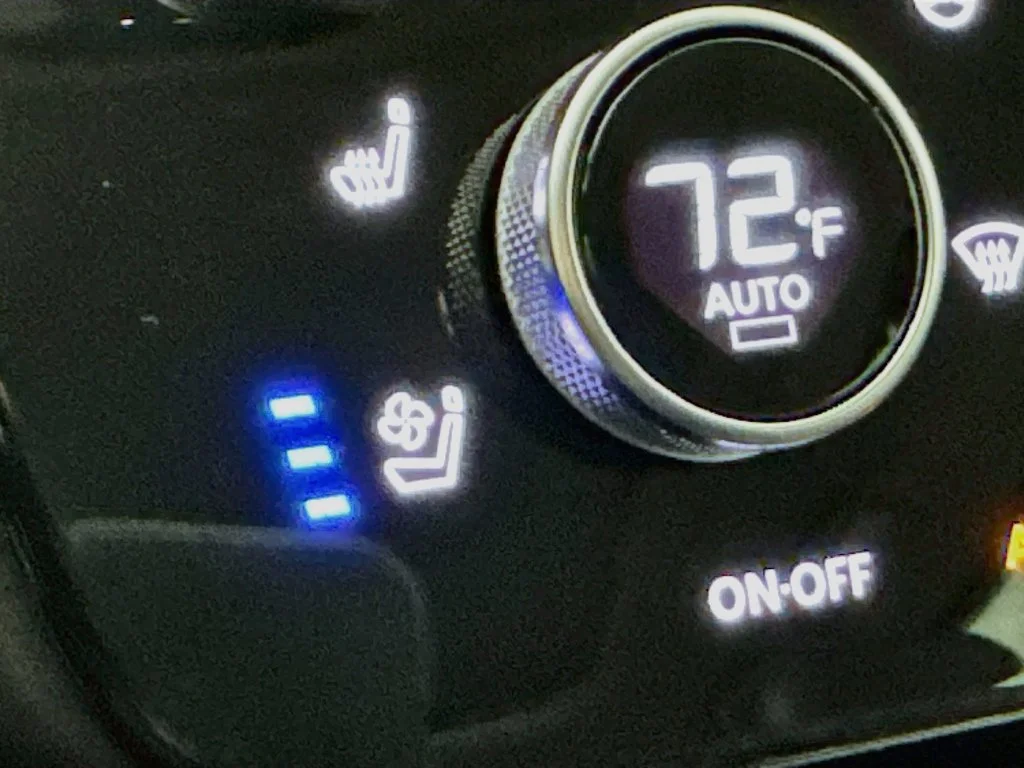 Certified Used 2024 Blue INFINITI LUXE image 27