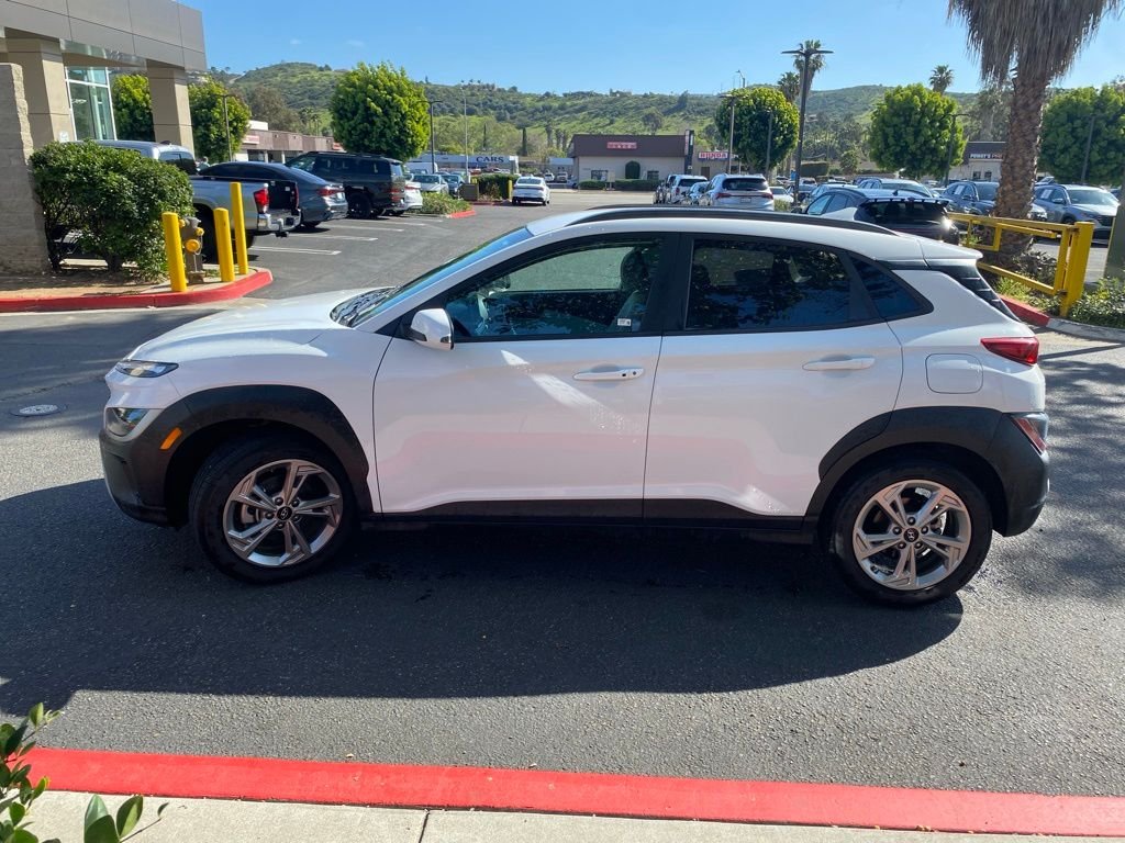 Used 2023 White Hyundai SEL image 4