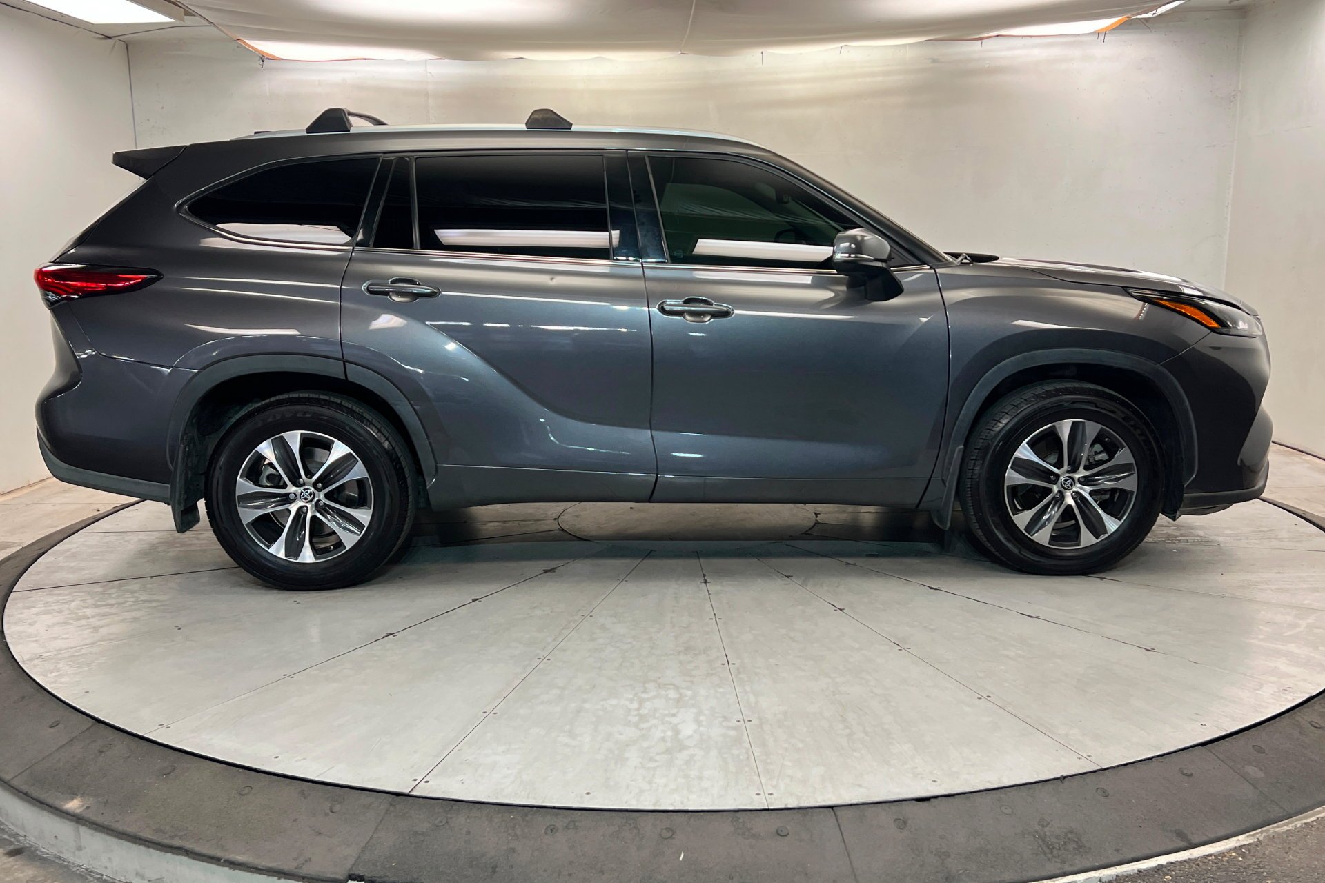 Used 2022 Gray Toyota XLE image 7