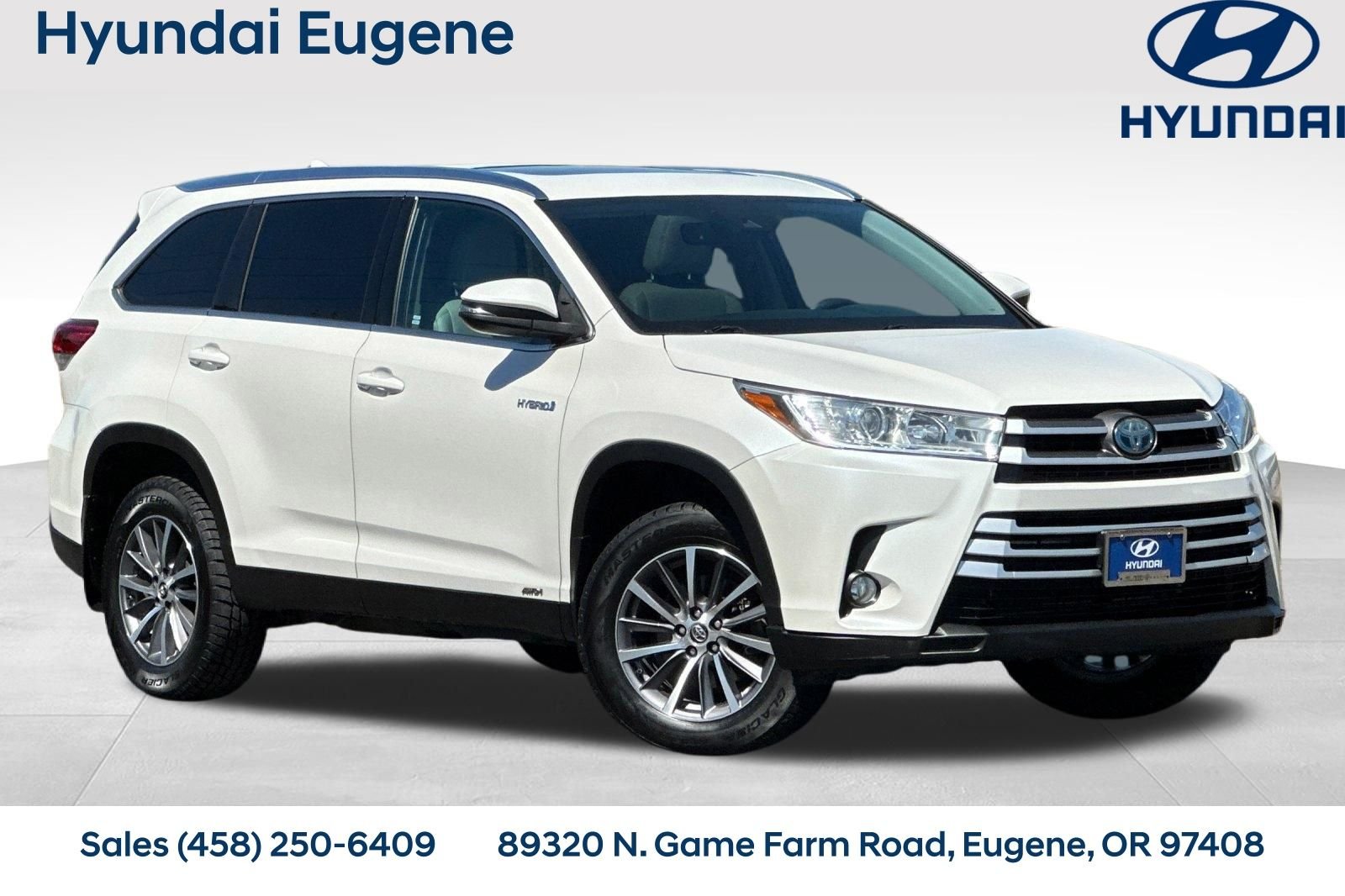 Used 2019 White Toyota XLE image 1