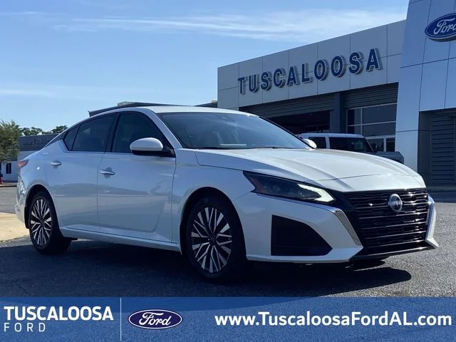 Used 2024 White Nissan 2.5 SV image 1