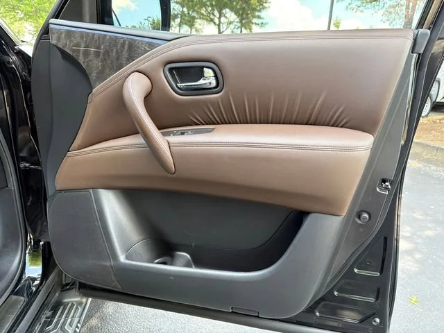 Used 2021 Black Nissan Platinum 2WD image 14