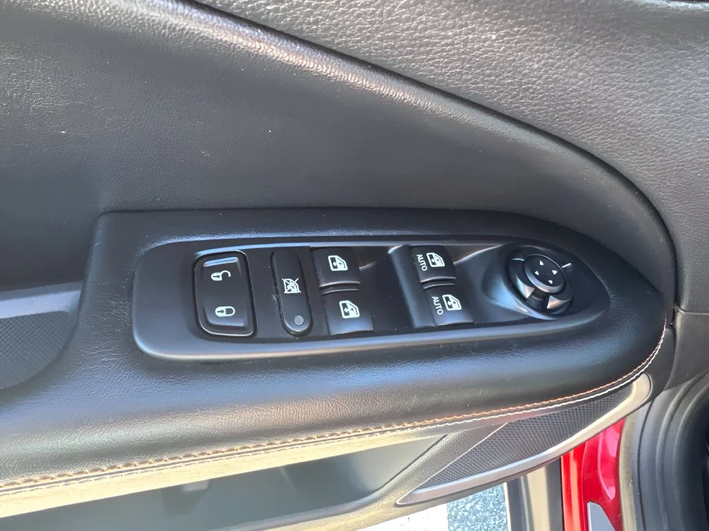 Used 2019 Red Jeep Latitude image 23
