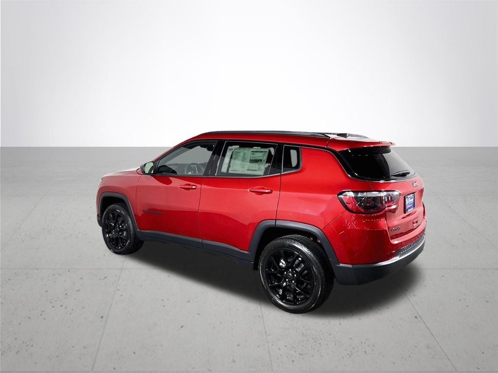 New 2026 Red Hot Pearl-Coat Exterior Paint Jeep Latitude image 8