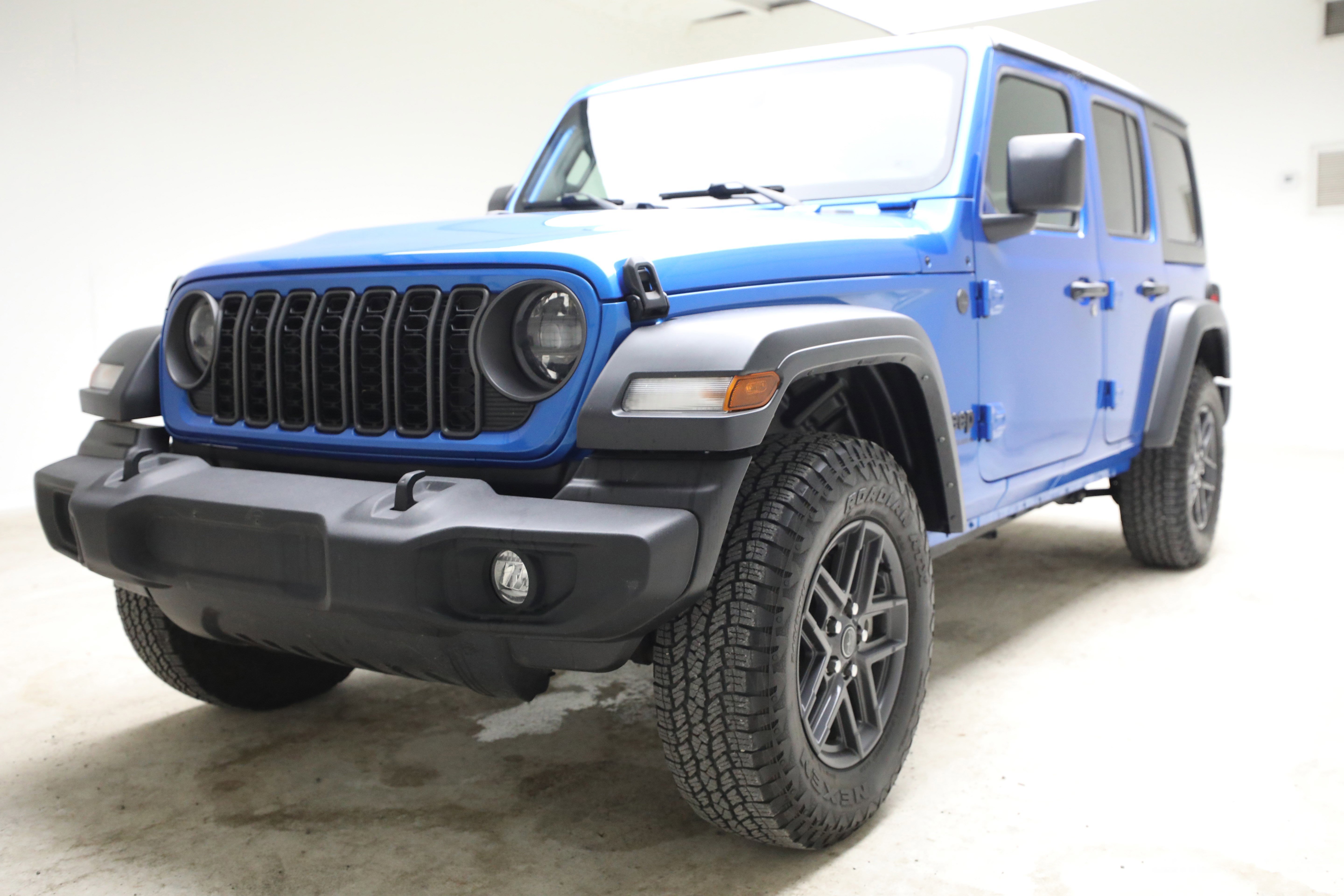 2024 Jeep Wrangler Sport S's photo