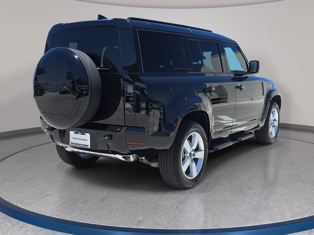 New 2026 Santorini Black Land Rover X-Dynamic SE image 5