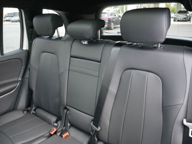 New 2026 Polar White Mercedes-Benz GLB 250 image 20