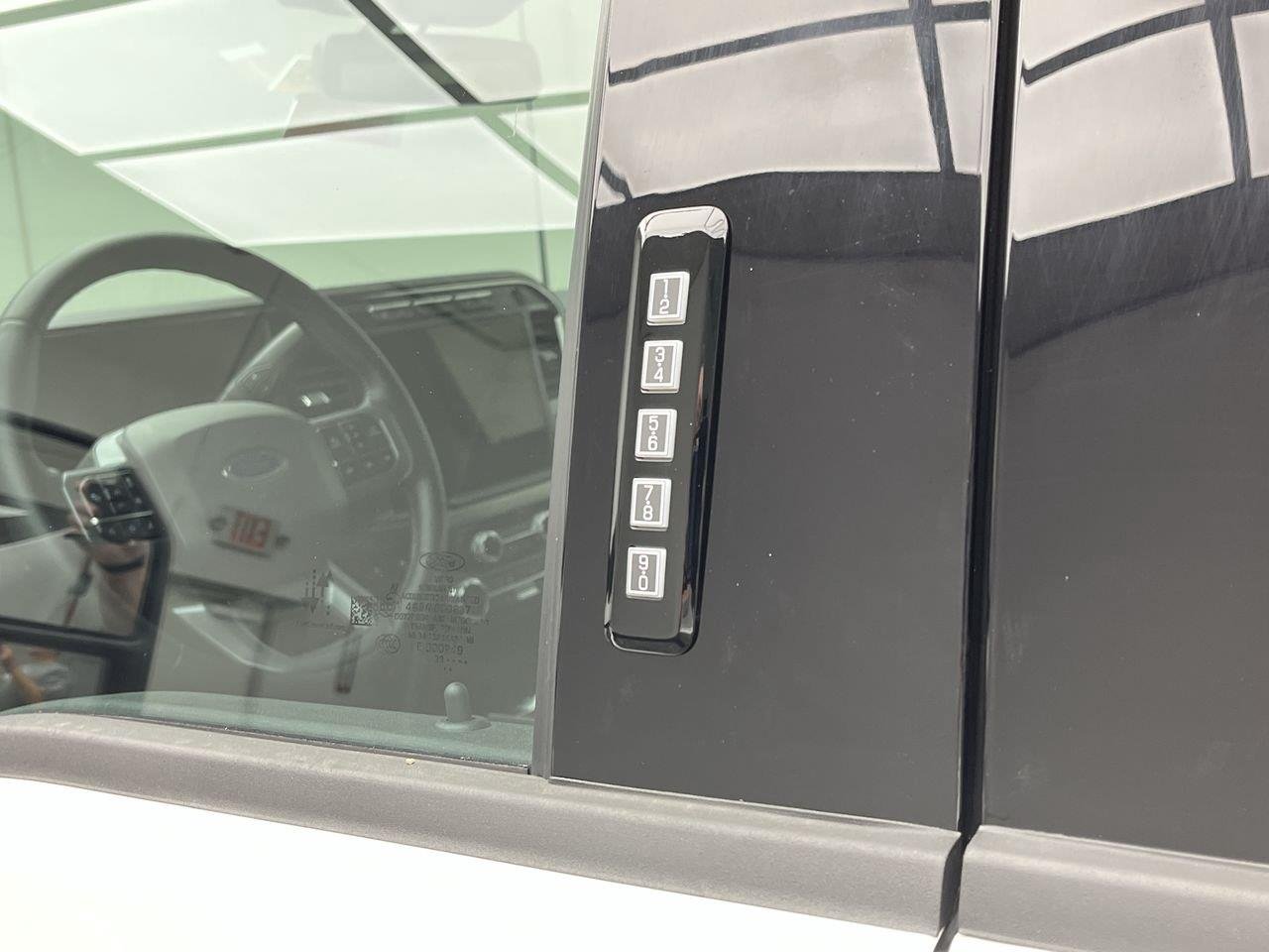 Used 2023 Oxford White Ford Lariat image 8